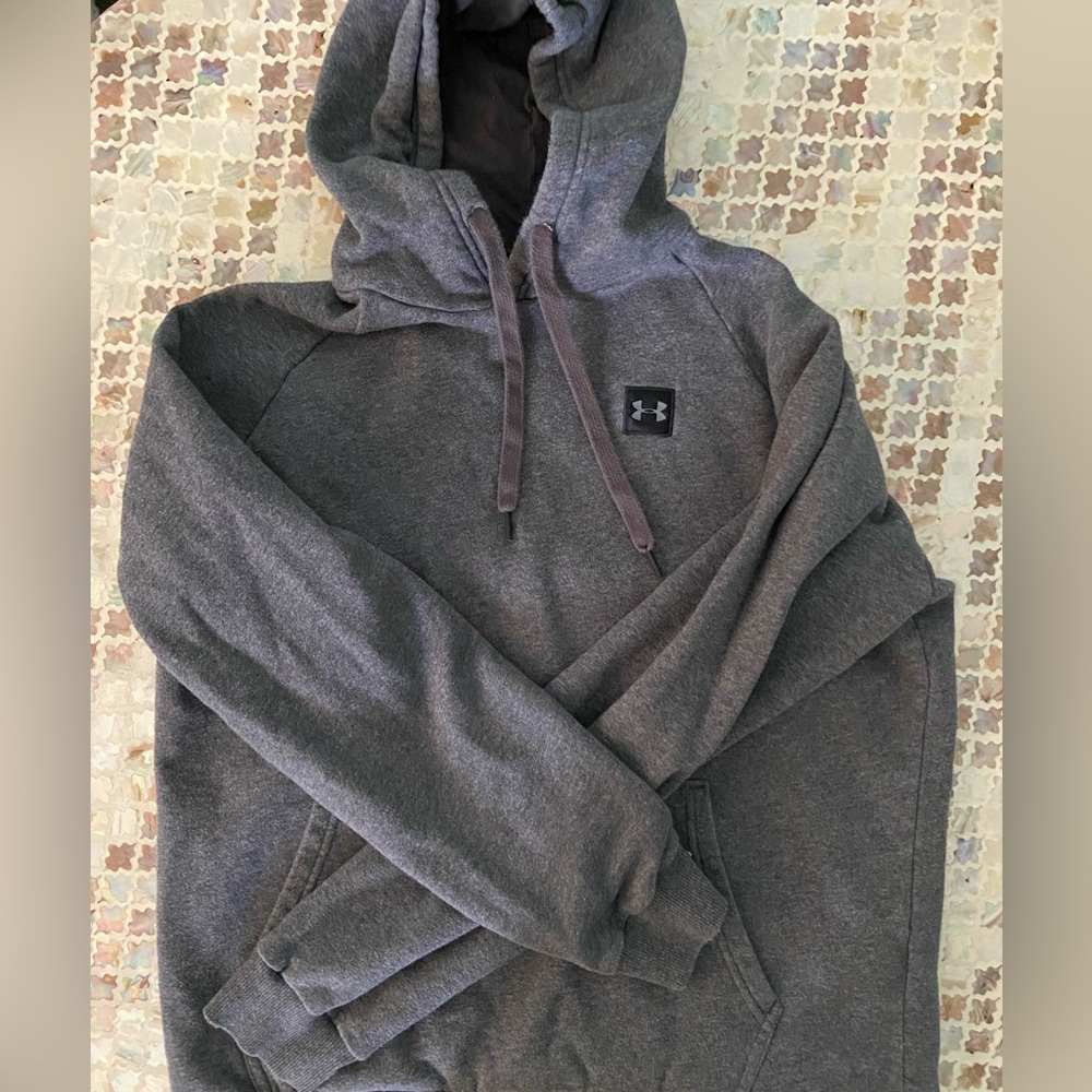 Men’s Gray Size Large Under Armour Hoodie (Runs Small)